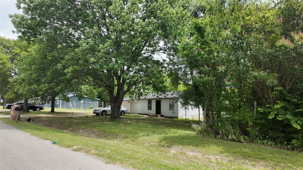 327 S Overlook Drive Red Oak, TX 75154