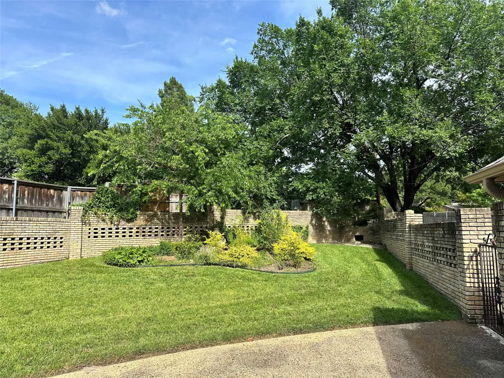 12022 Dixfield Drive Dallas, TX 75218