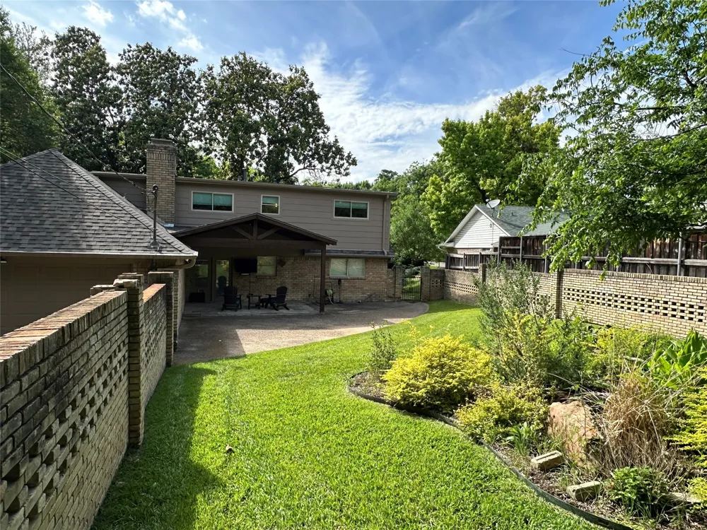 12022 Dixfield Drive Dallas, TX 75218