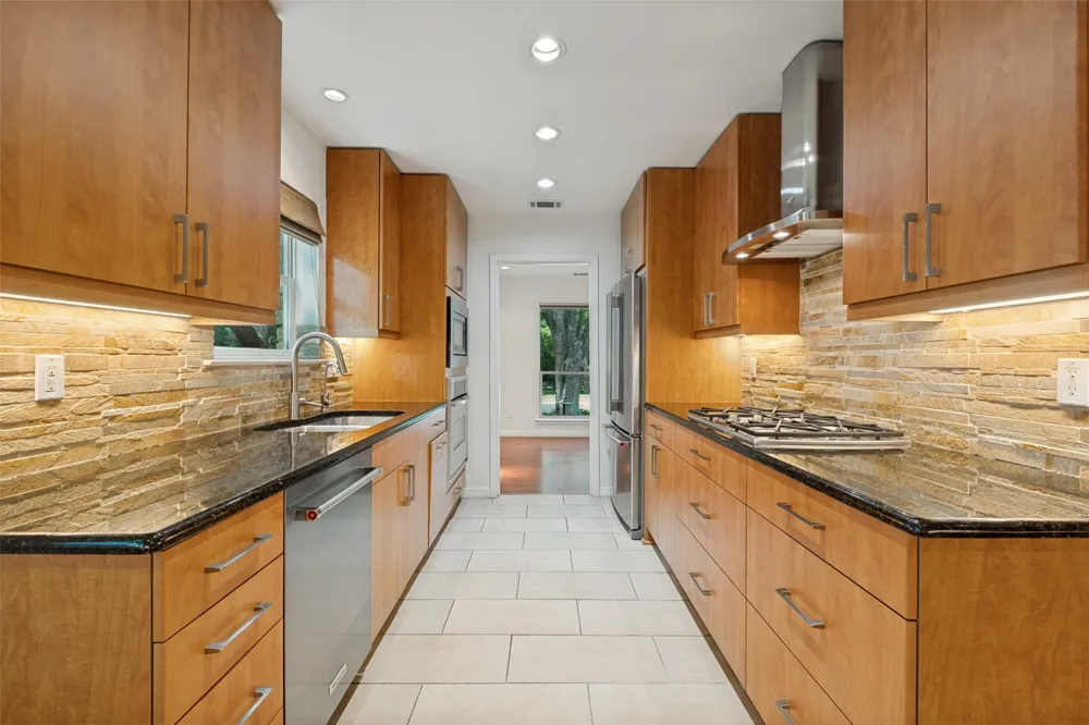 12022 Dixfield Drive Dallas, TX 75218
