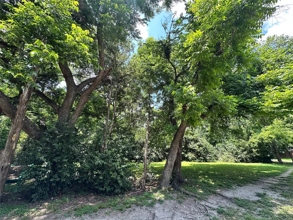 12022 Dixfield Drive Dallas, TX 75218