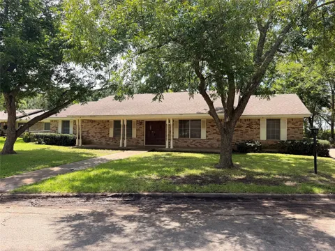 1402 Circle Drive