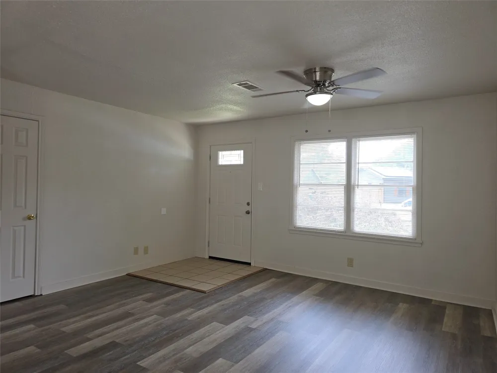 432 Lorna Street Burleson, TX 76028