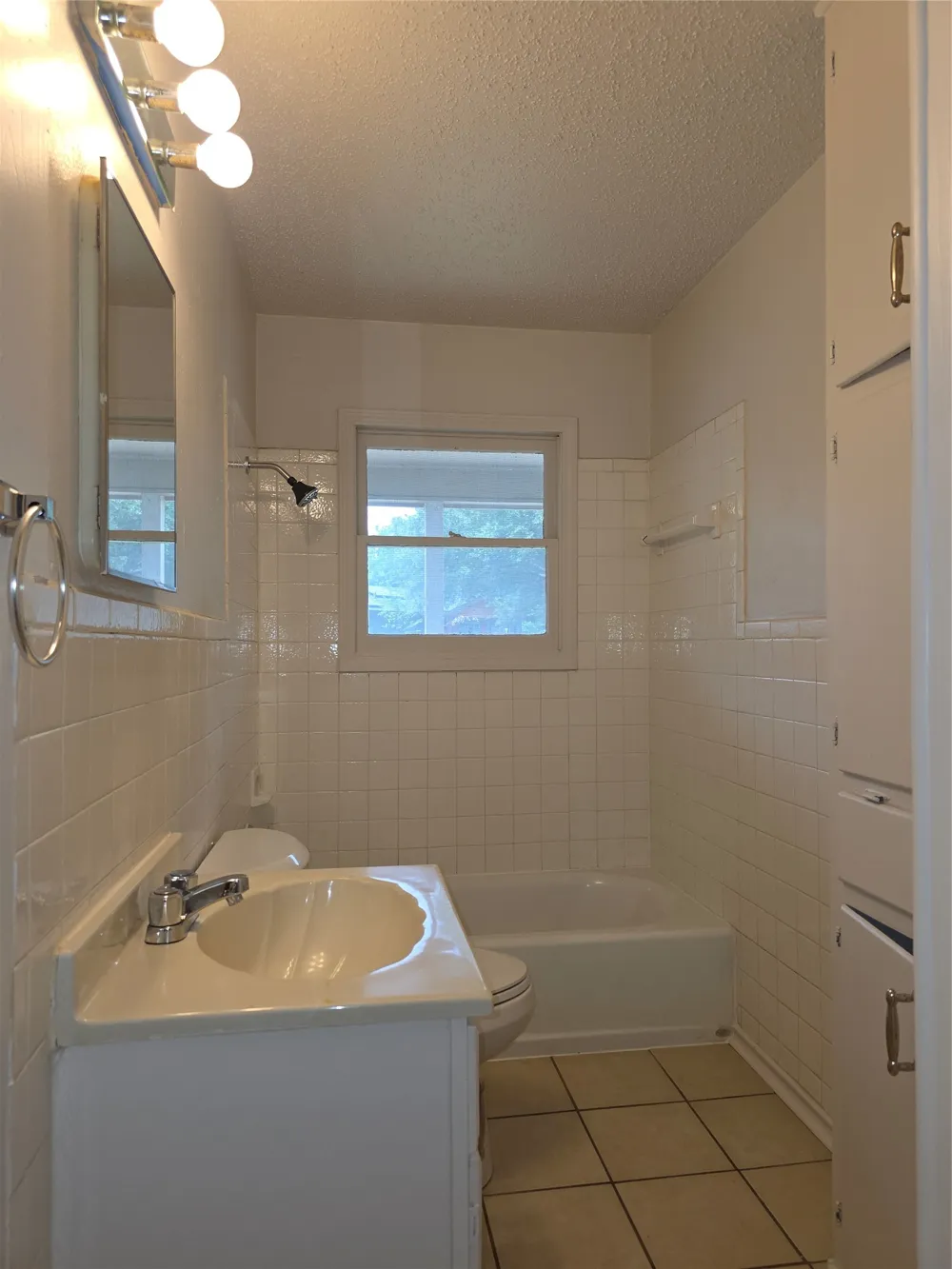 432 Lorna Street Burleson, TX 76028