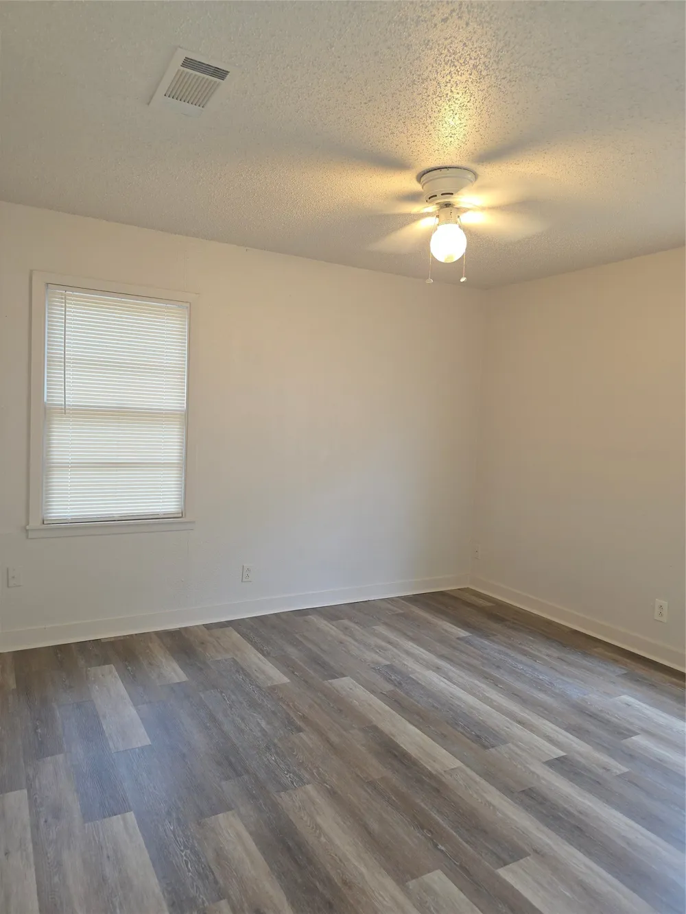 432 Lorna Street Burleson, TX 76028