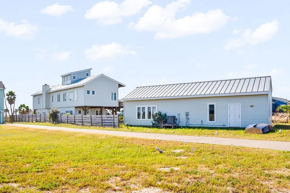 127 Twelfth Street Port Aransas, TX 78373