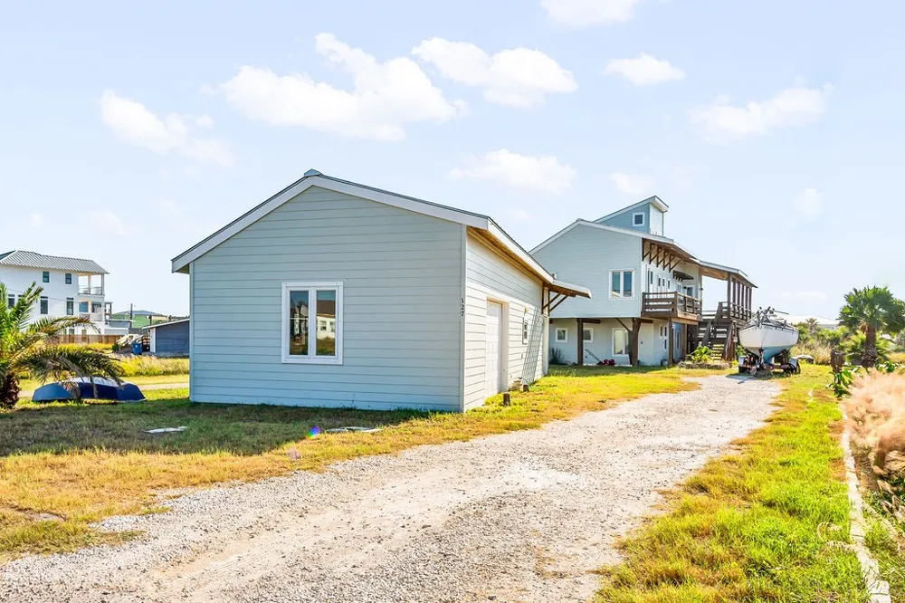 127 Twelfth Street Port Aransas, TX 78373