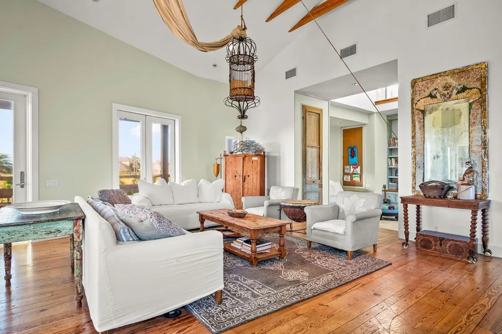 127 Twelfth Street Port Aransas, TX 78373