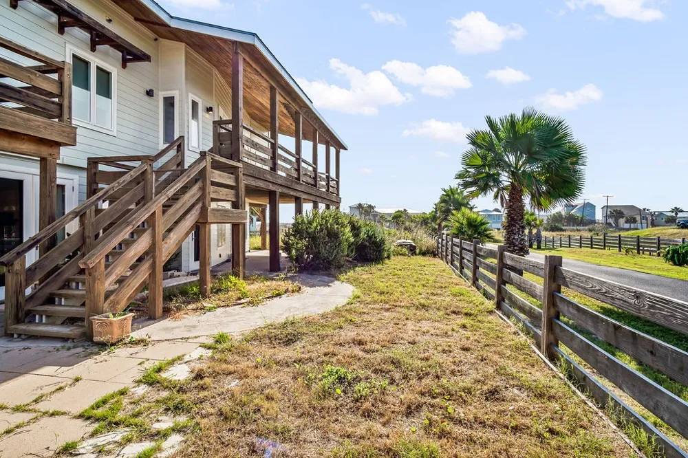 127 Twelfth Street Port Aransas, TX 78373