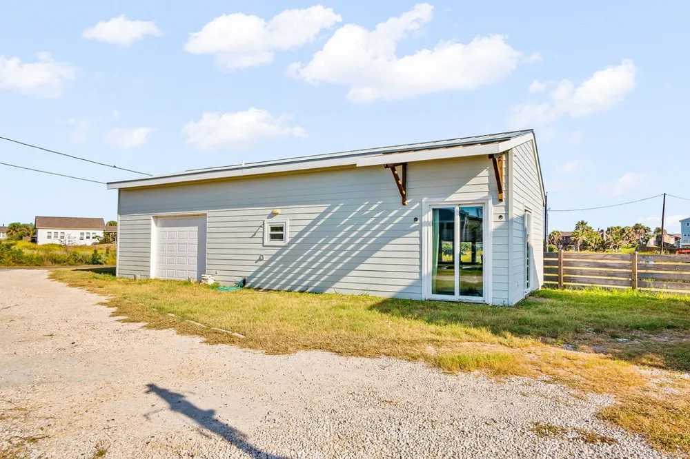 127 Twelfth Street Port Aransas, TX 78373