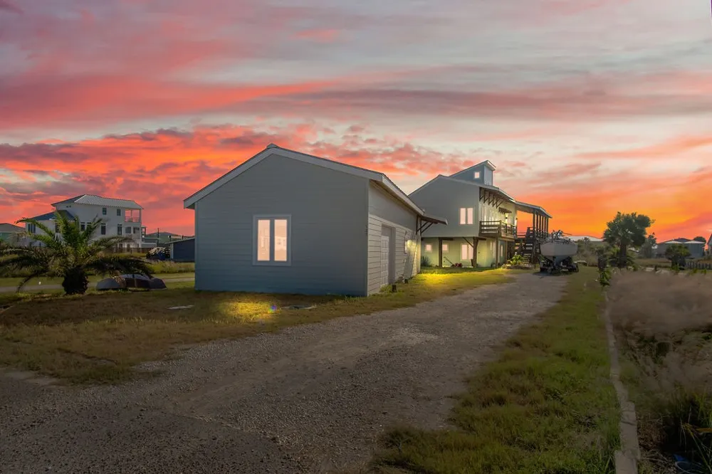 127 Twelfth Street Port Aransas, TX 78373