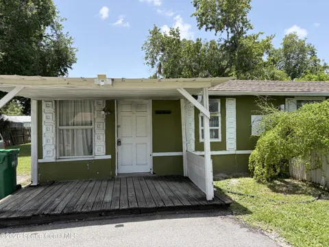329 Pine Avenue #E
