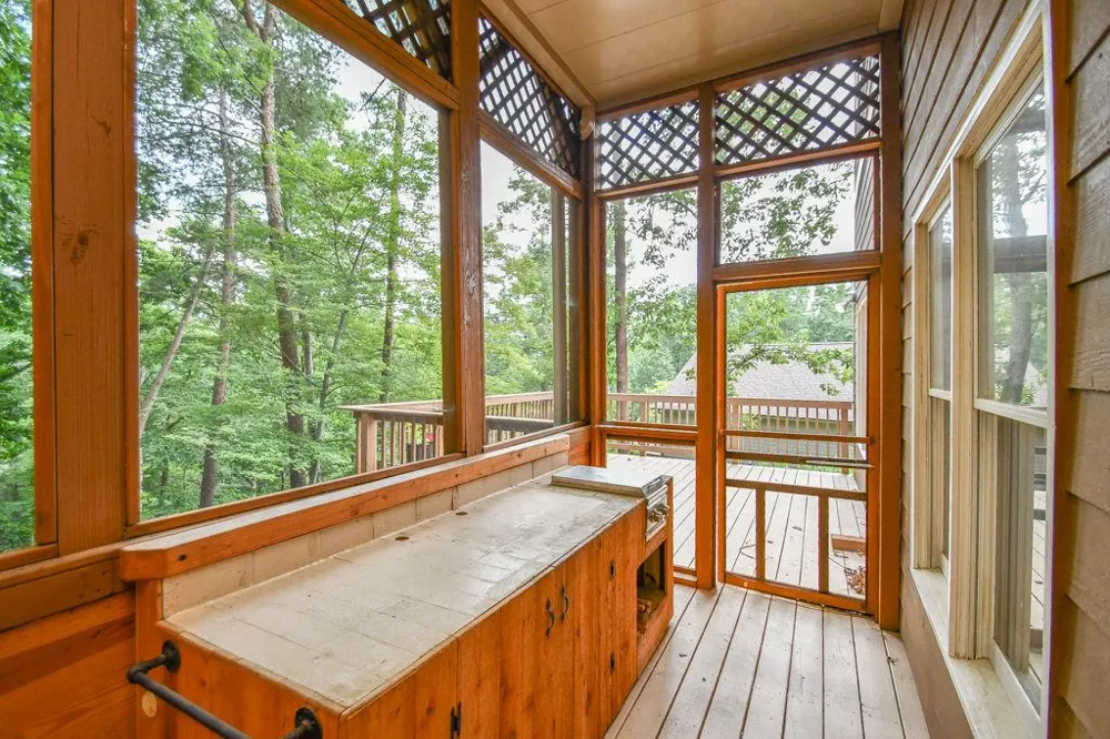 173 Indian Oak Drive Waleska, GA 30183