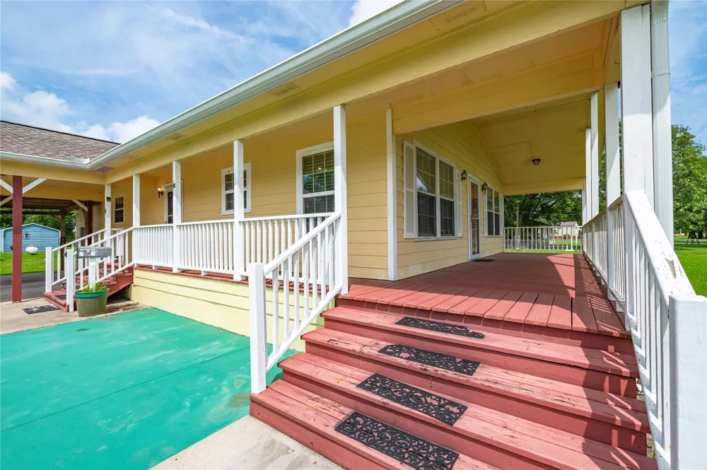 5710 County Road 166 Alvin, TX 77511