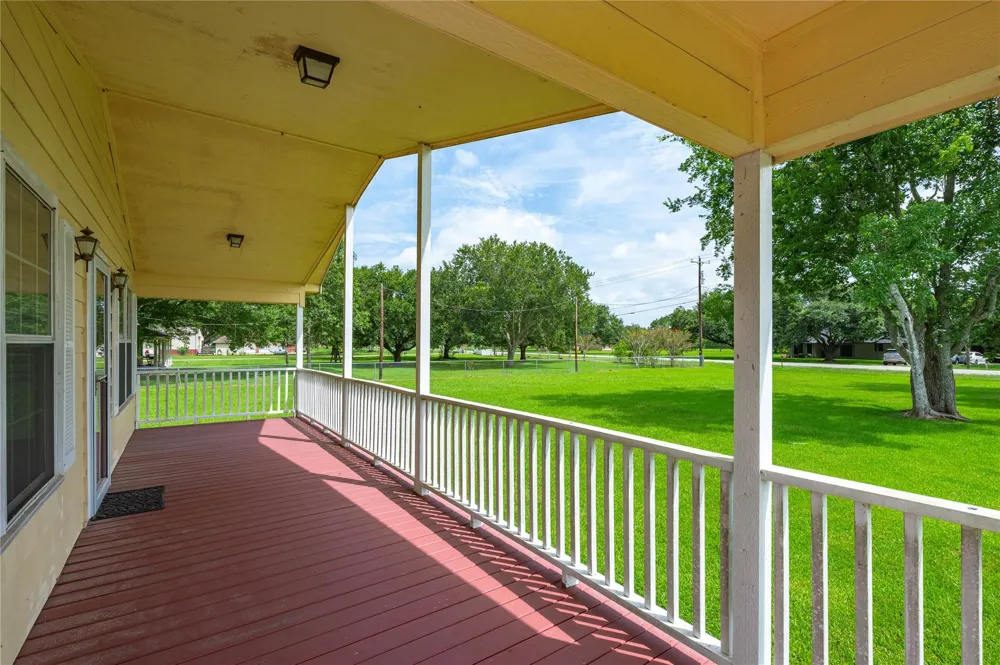 5710 County Road 166 Alvin, TX 77511