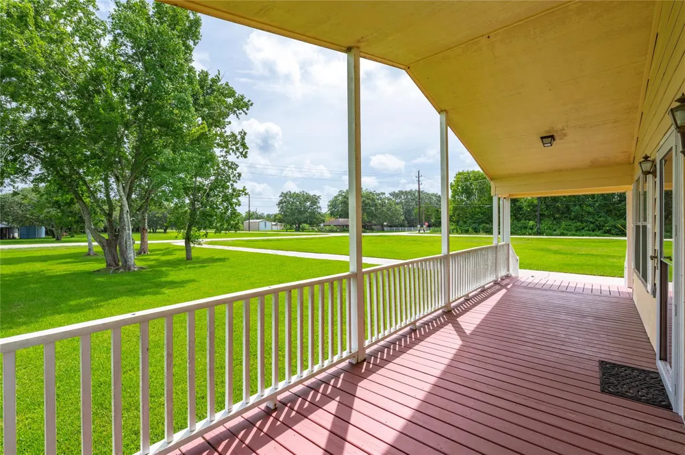 5710 County Road 166 Alvin, TX 77511