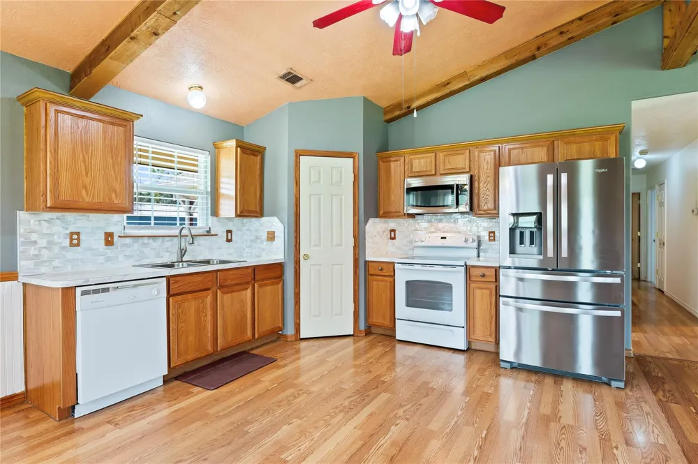 5710 County Road 166 Alvin, TX 77511