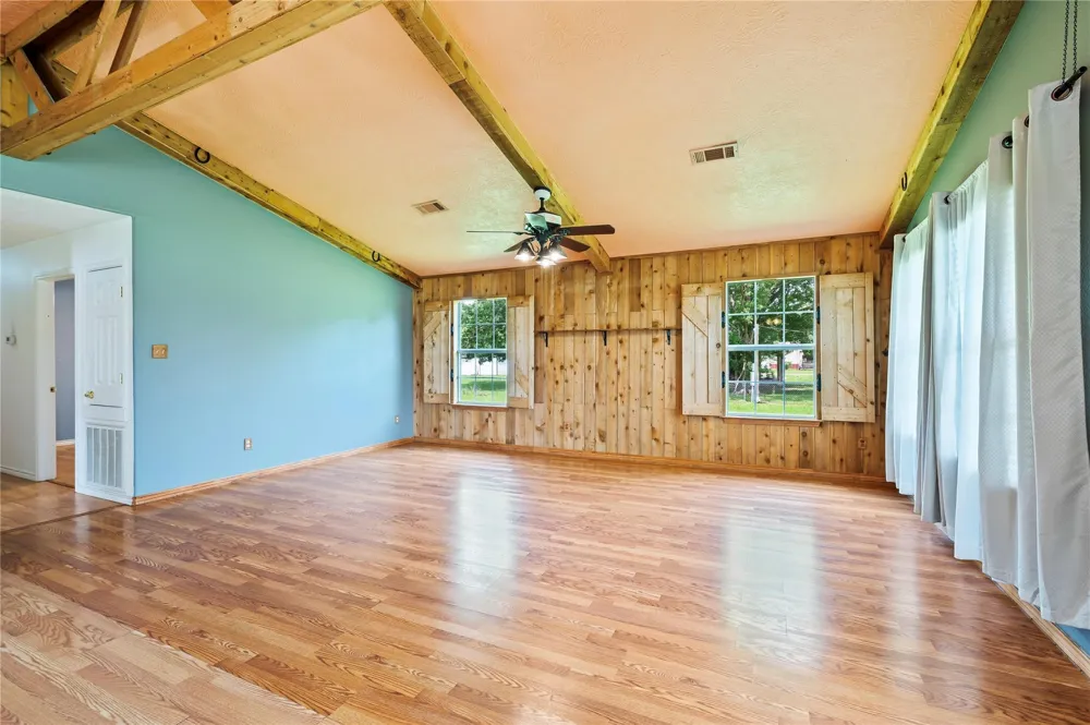 5710 County Road 166 Alvin, TX 77511