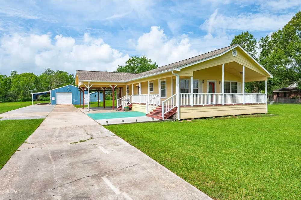 5710 County Road 166 Alvin, TX 77511