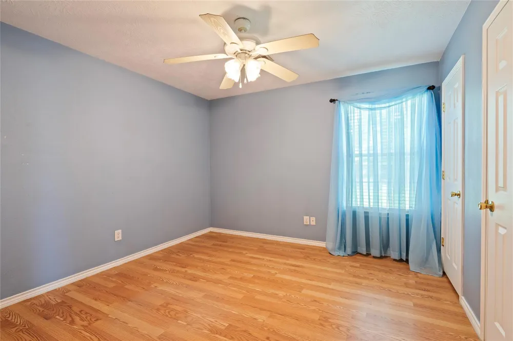 5710 County Road 166 Alvin, TX 77511