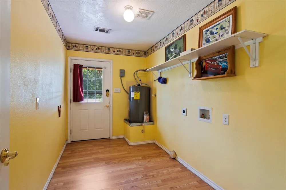 5710 County Road 166 Alvin, TX 77511