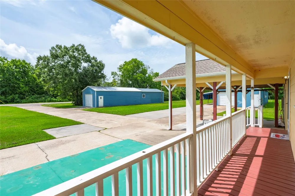 5710 County Road 166 Alvin, TX 77511