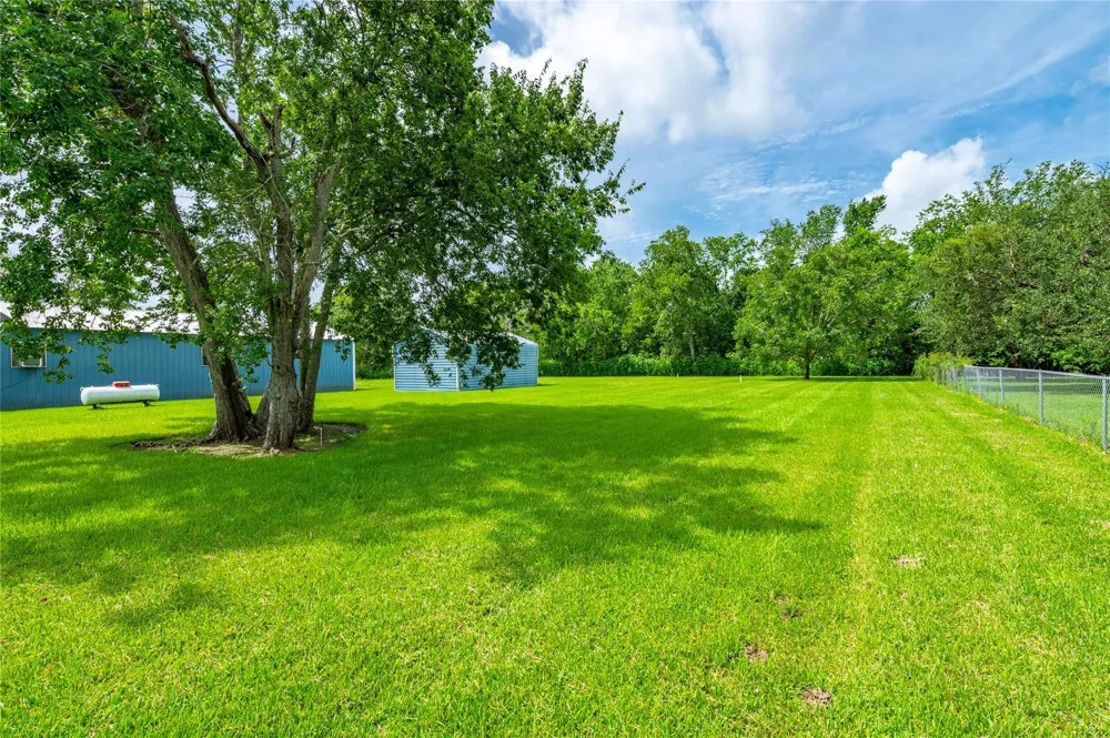 5710 County Road 166 Alvin, TX 77511