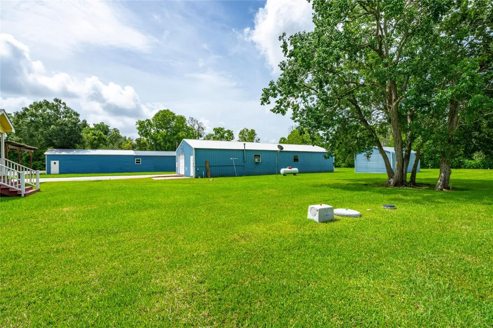 5710 County Road 166 Alvin, TX 77511