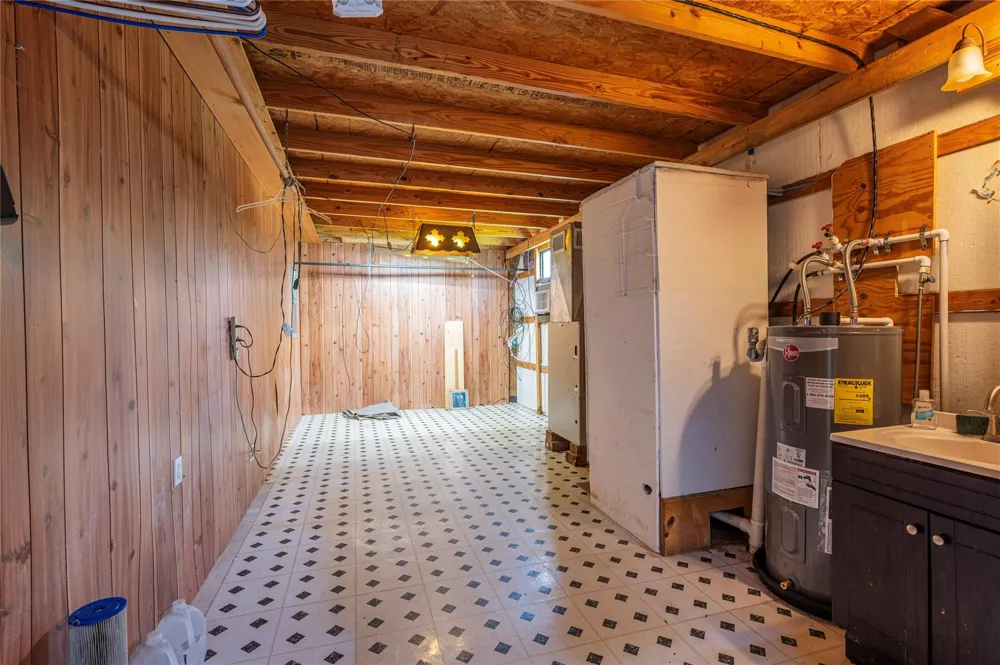 5710 County Road 166 Alvin, TX 77511