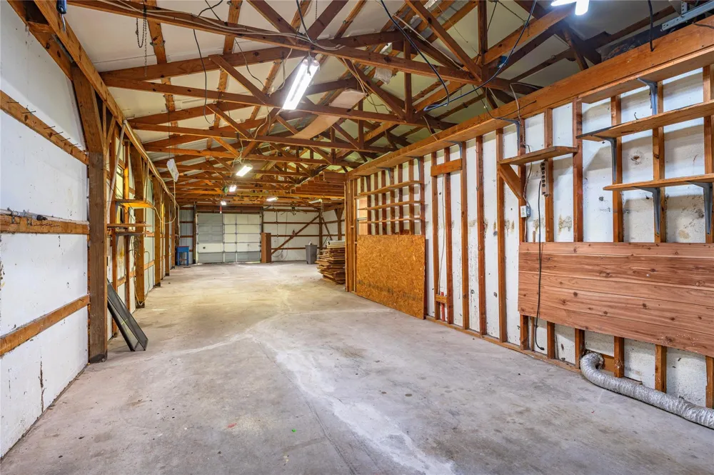 5710 County Road 166 Alvin, TX 77511