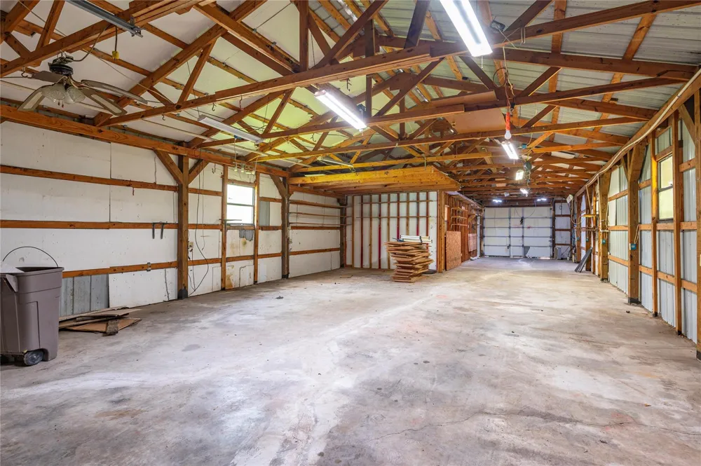 5710 County Road 166 Alvin, TX 77511