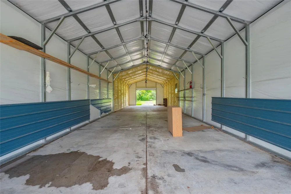 5710 County Road 166 Alvin, TX 77511