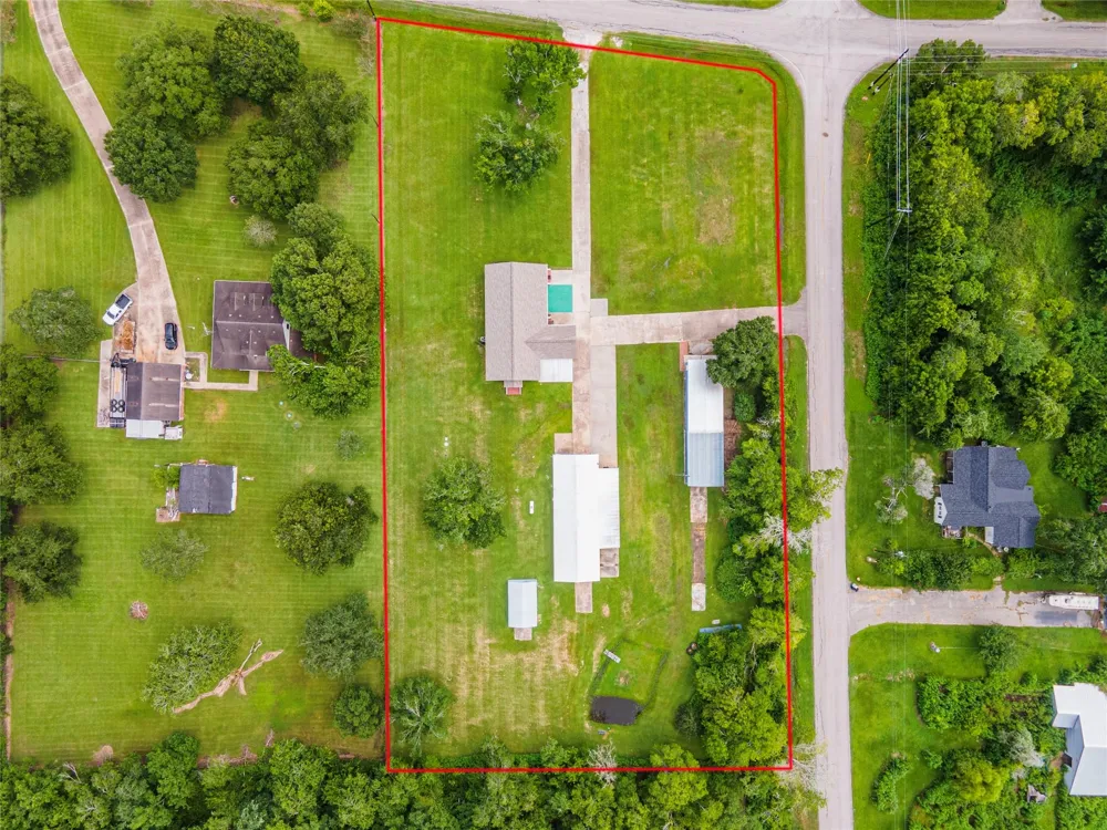 5710 County Road 166 Alvin, TX 77511