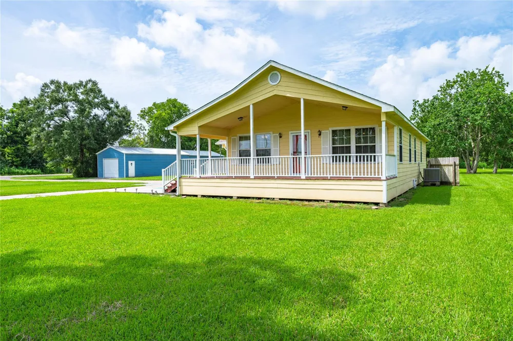 5710 County Road 166 Alvin, TX 77511