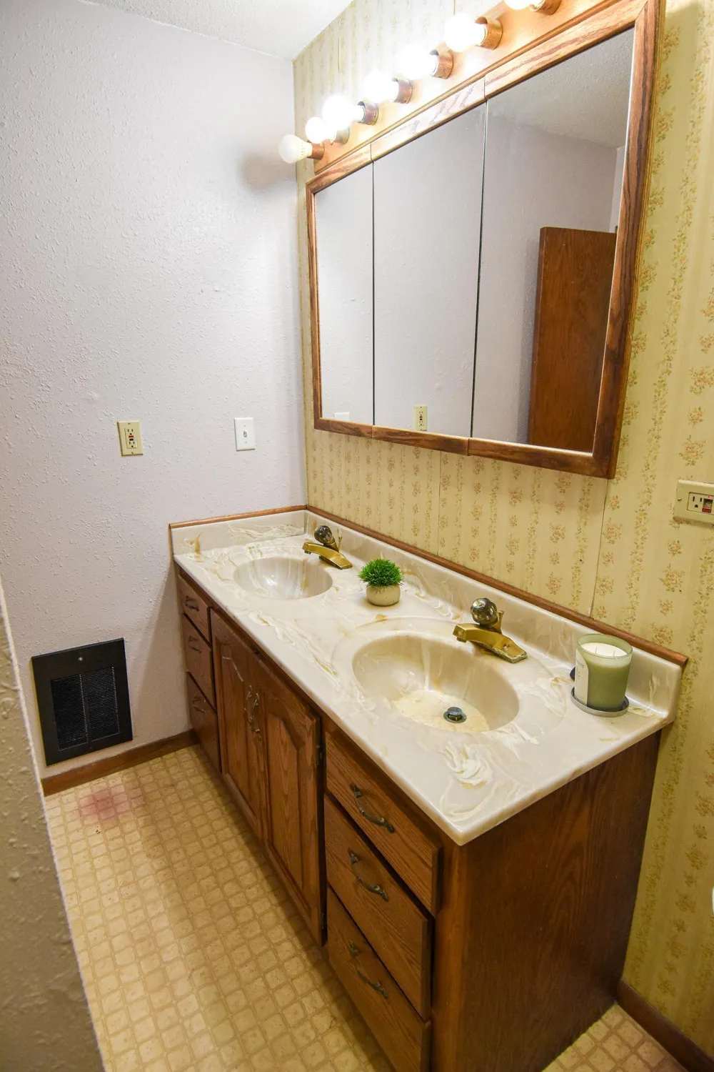 237 E Nelson Avenue Warren, MN 56762