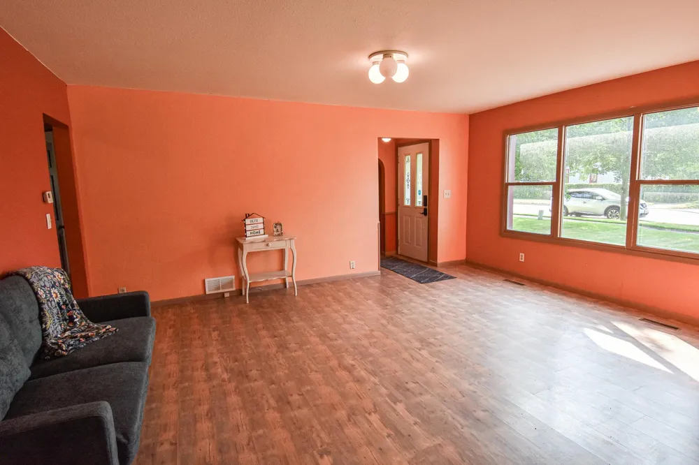 237 E Nelson Avenue Warren, MN 56762