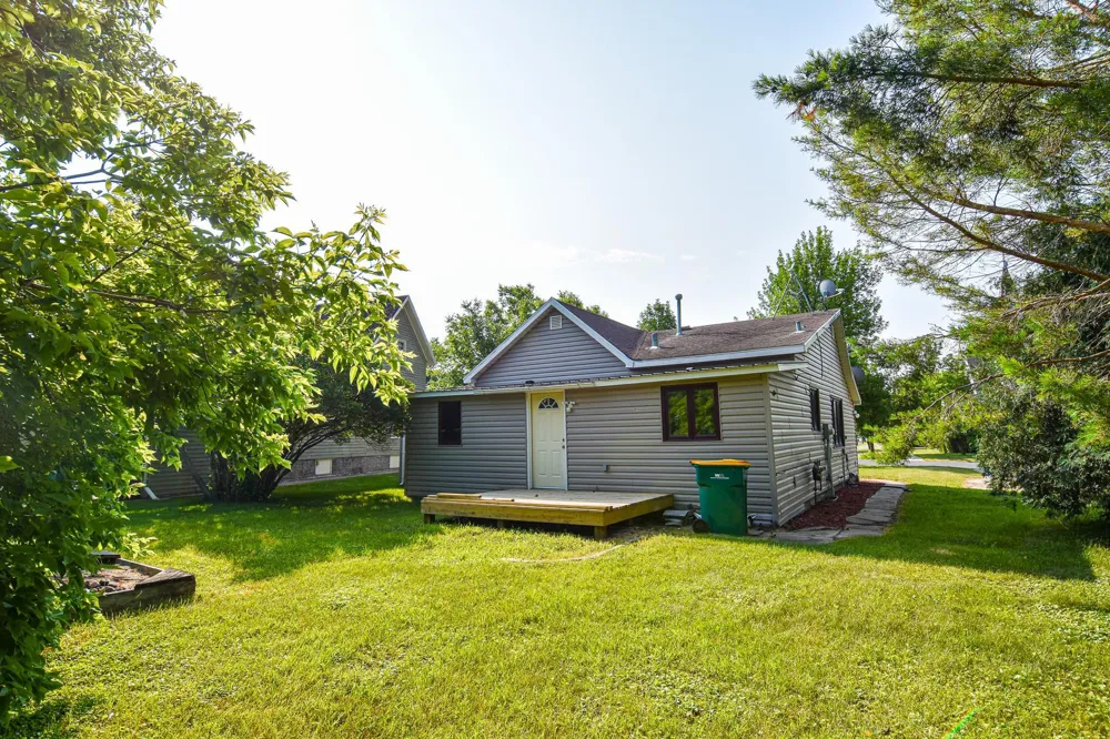 237 E Nelson Avenue Warren, MN 56762