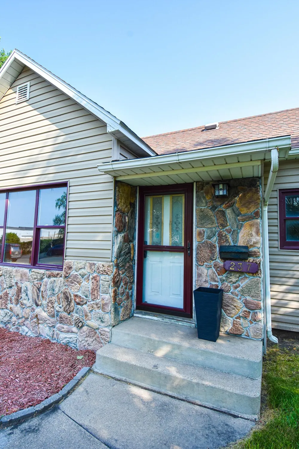 237 E Nelson Avenue Warren, MN 56762