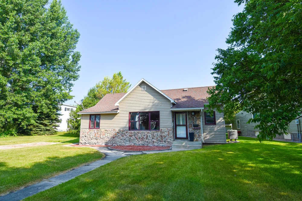 237 E Nelson Avenue Warren, MN 56762