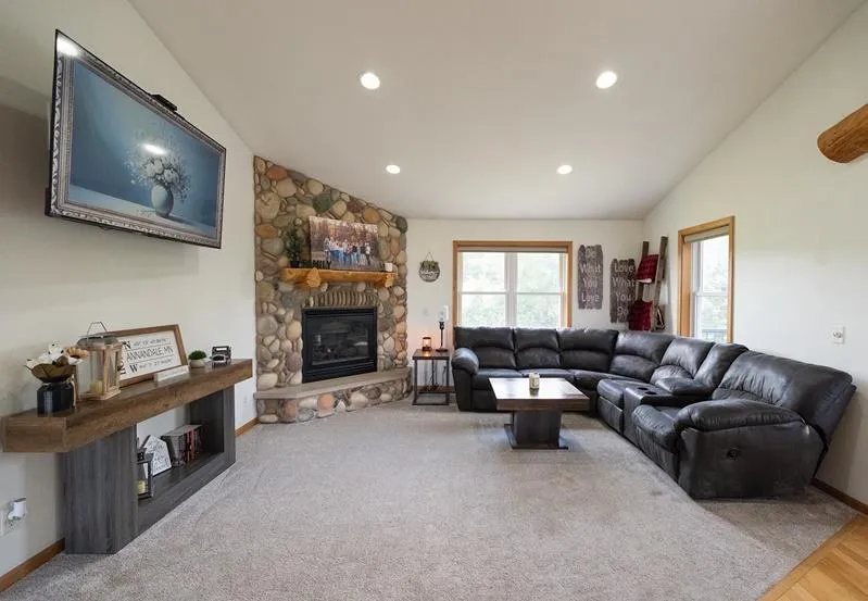9199 50th Street NW Annandale, MN 55302