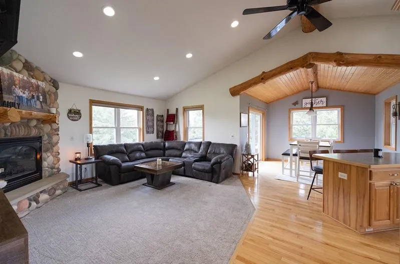 9199 50th Street NW Annandale, MN 55302
