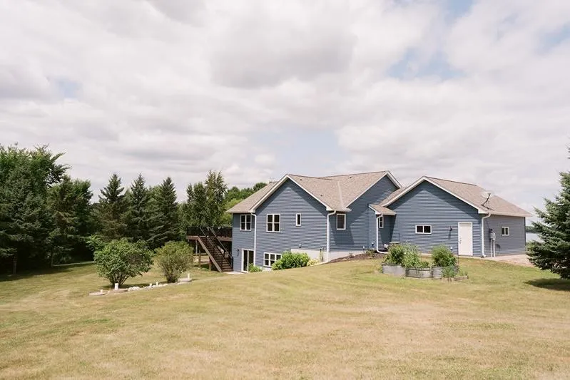 9199 50th Street NW Annandale, MN 55302