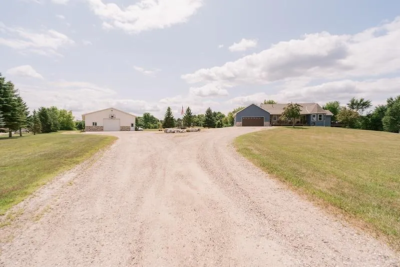 9199 50th Street NW Annandale, MN 55302