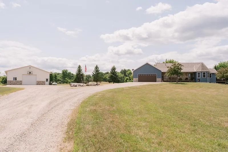 9199 50th Street NW Annandale, MN 55302