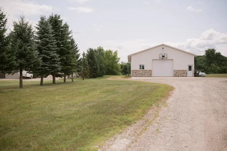 9199 50th Street NW Annandale, MN 55302