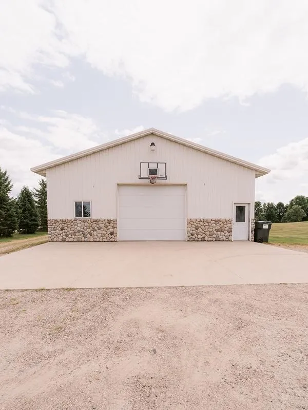 9199 50th Street NW Annandale, MN 55302