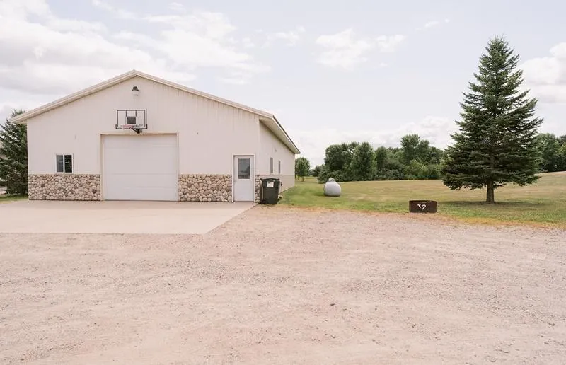 9199 50th Street NW Annandale, MN 55302