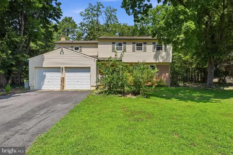 17 BRIARWOOD DRIVE