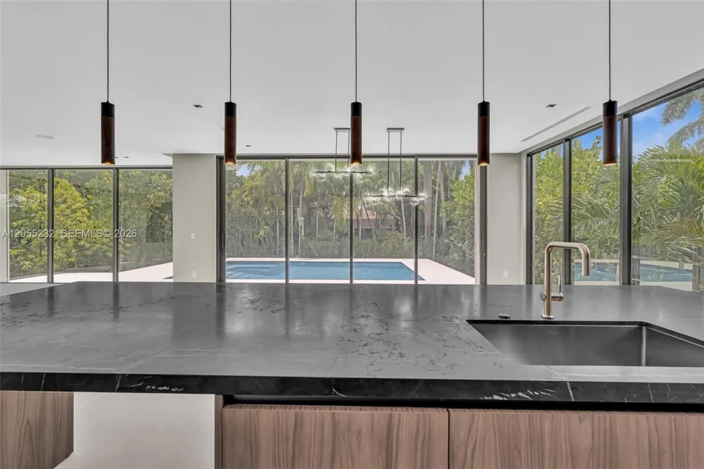 6020 Alton Rd Miami Beach, FL 33140