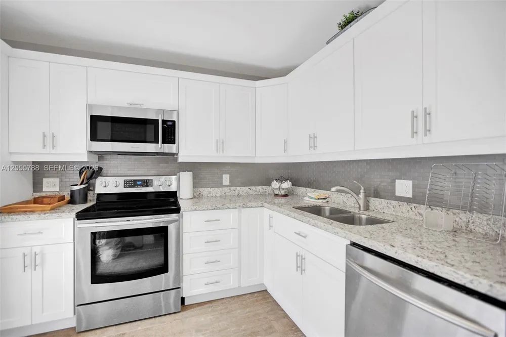 12471 NW 3 St #D2 Plantation, FL 33325